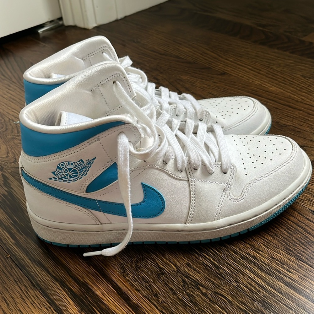 Air Jordan 1 Mid “UNC”